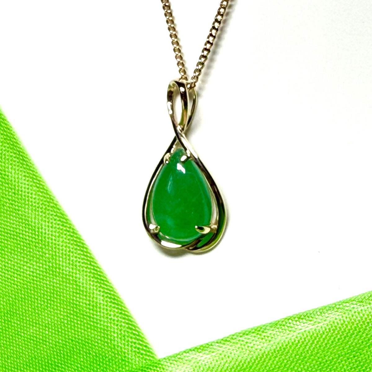 Real jade necklace green pear teardrop shaped pendant yellow gold