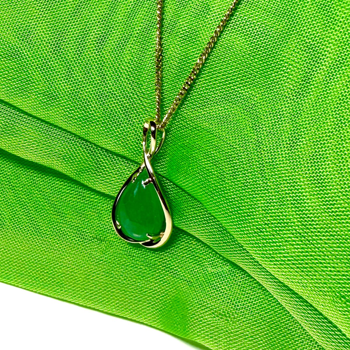 Real jade necklace green pear teardrop shaped pendant yellow gold