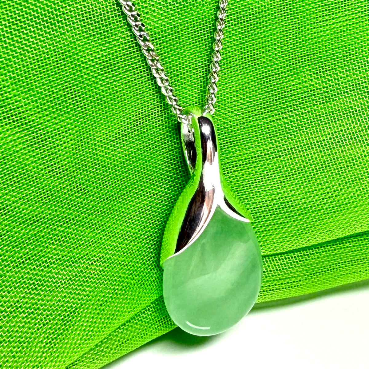 Real green jade tear drop dotted sterling silver pear shaped pendant including solid curb chain