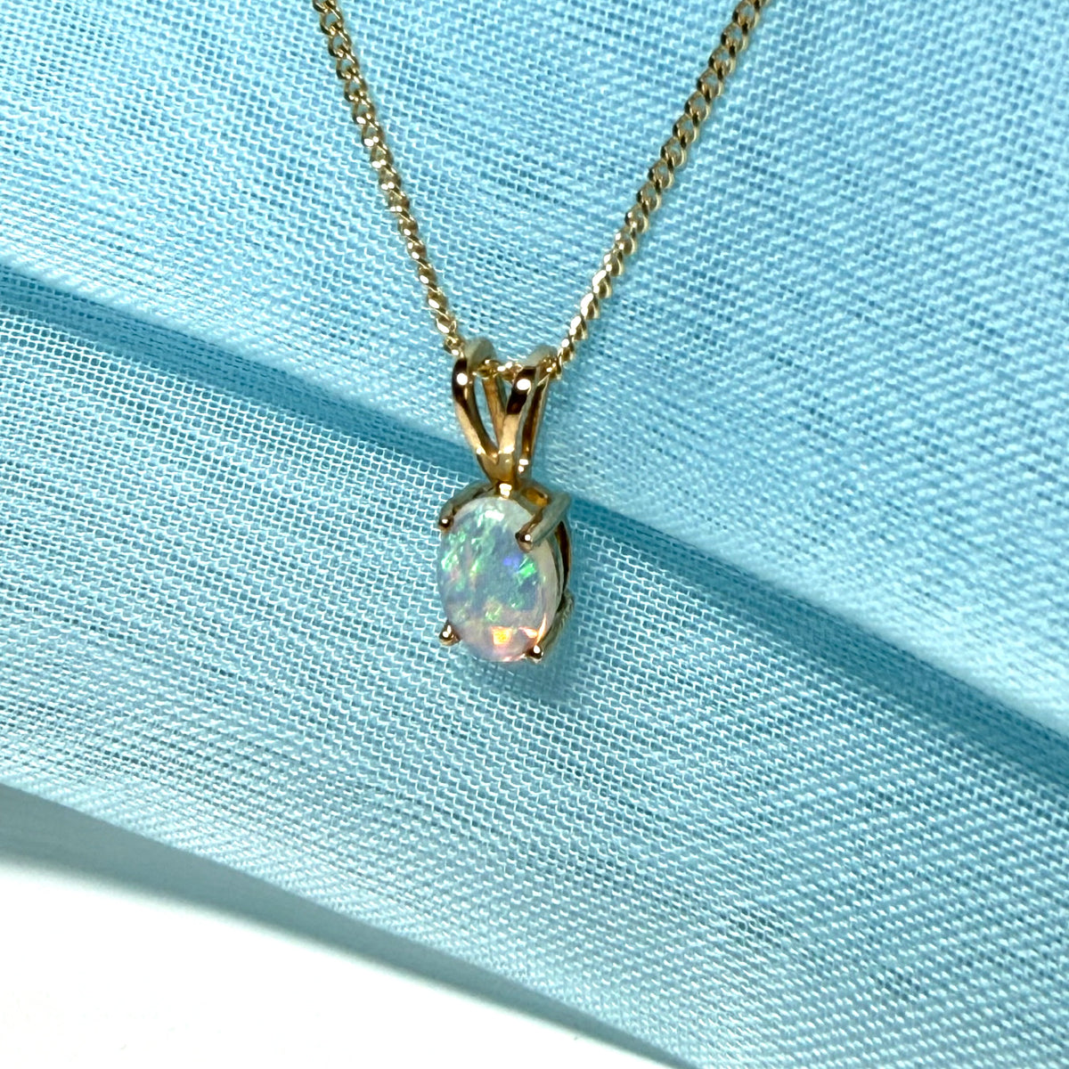 Real opal pendant oval yellow gold