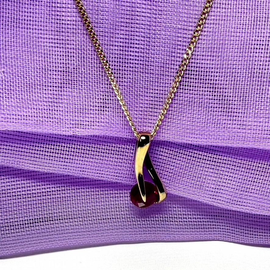 Real red ruby yellow gold fancy swirl shaped necklace