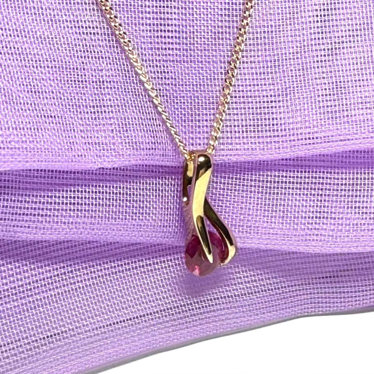 Real red ruby yellow gold fancy swirl shaped necklace