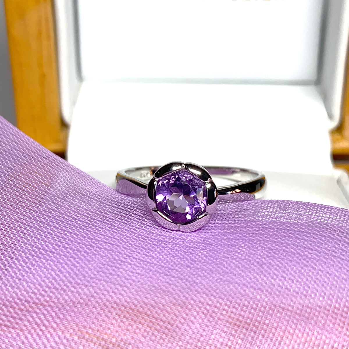 Real amethyst dress ring ladies fancy flower edged round