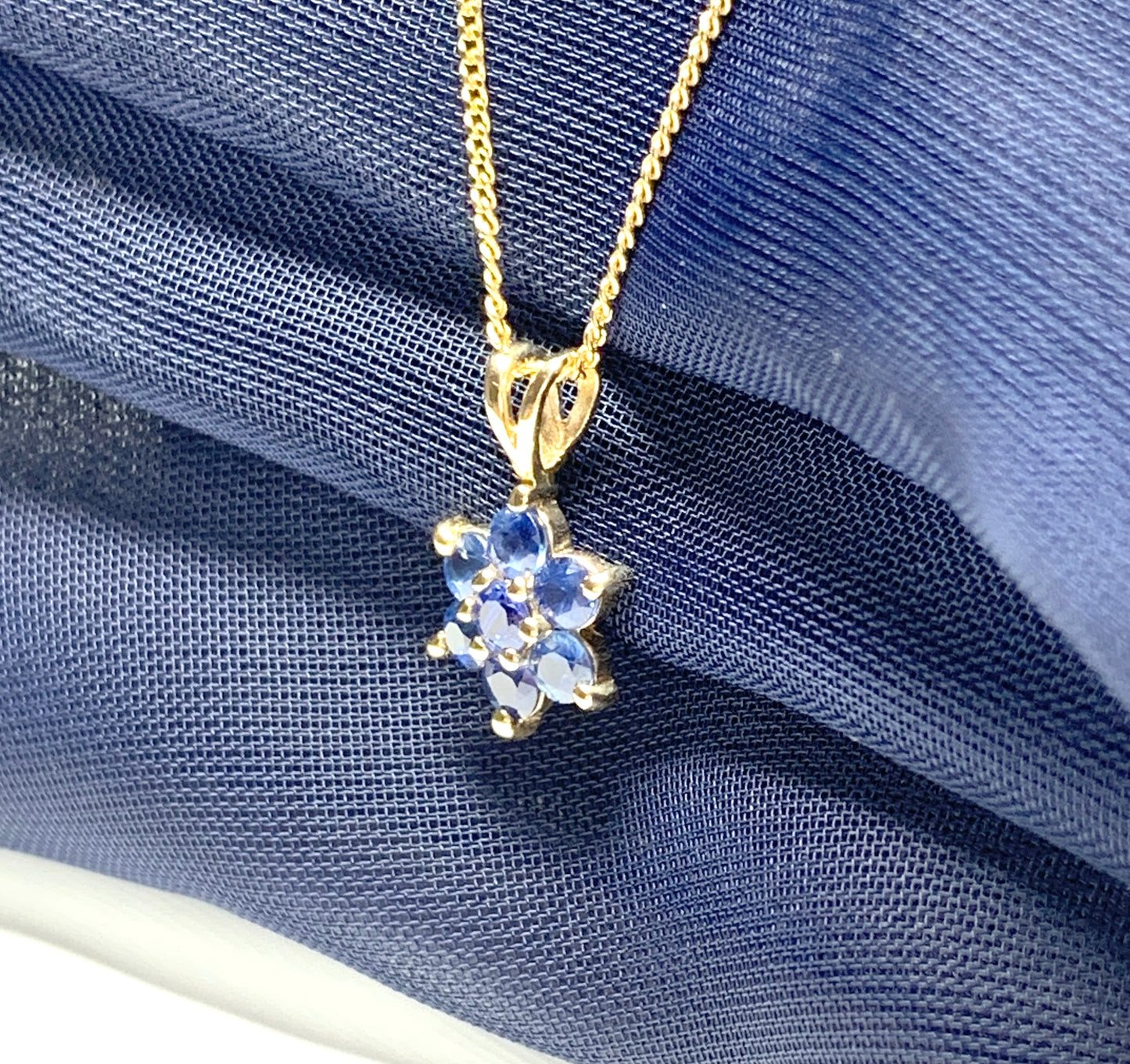 Real blue sapphire daisy cluster necklace pendant