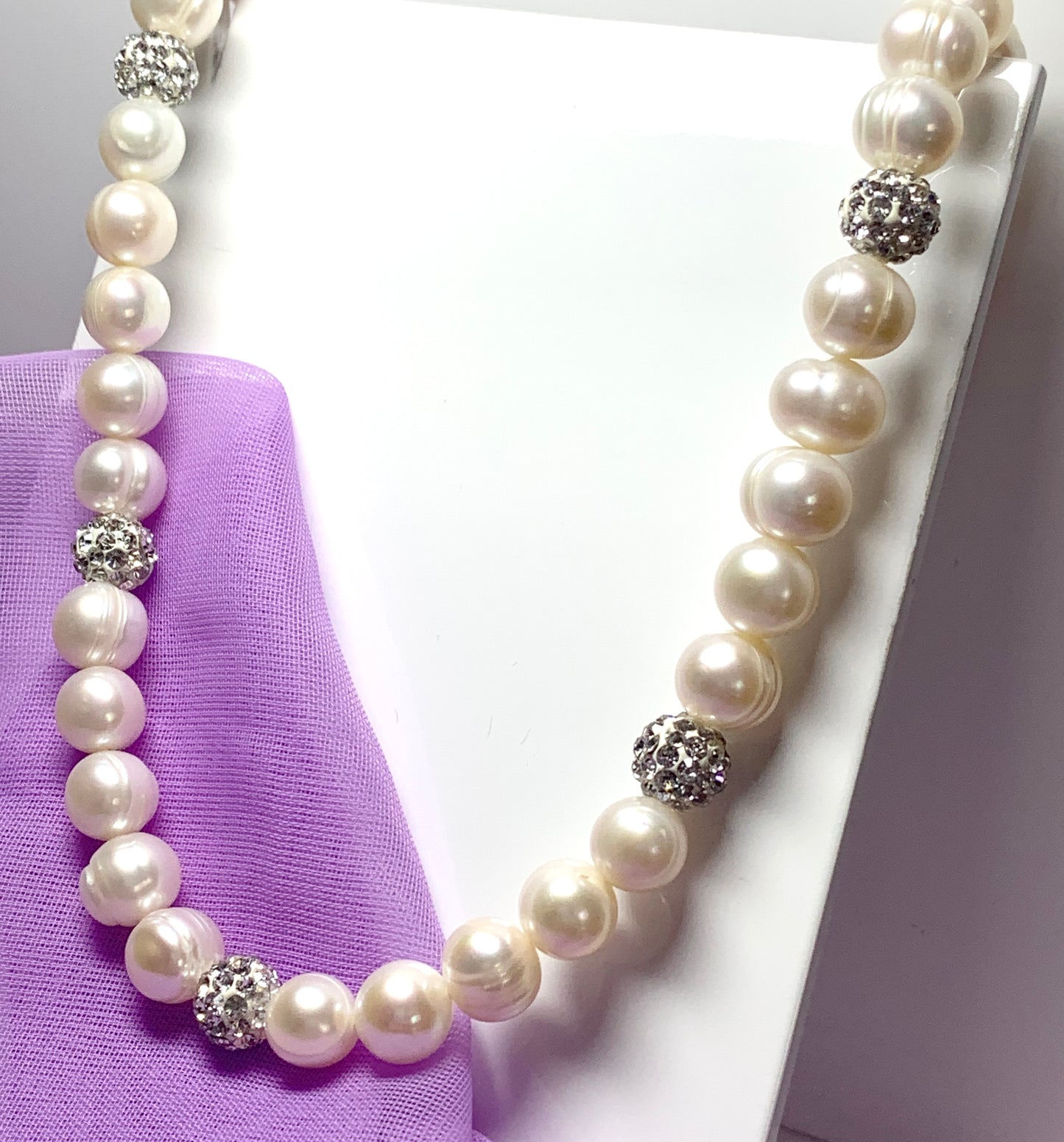 Real freshwater pearl single row necklace with sparkling crystals