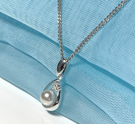 Real freshwater pearl necklace sparkling drop pendant