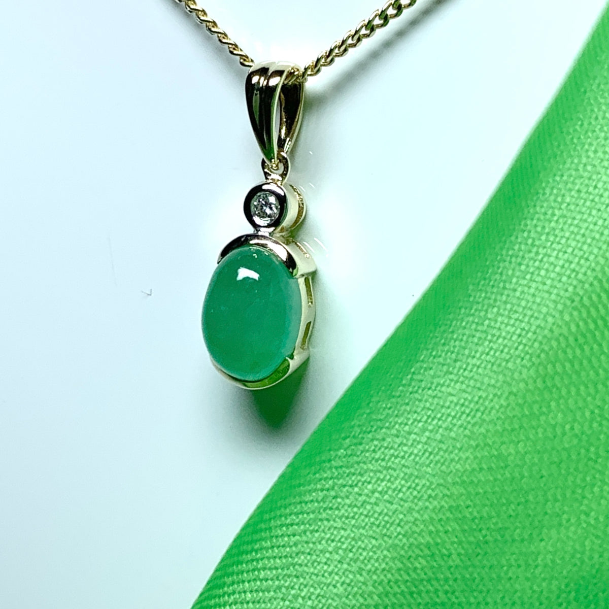 Real green jade and diamond yellow gold necklace
