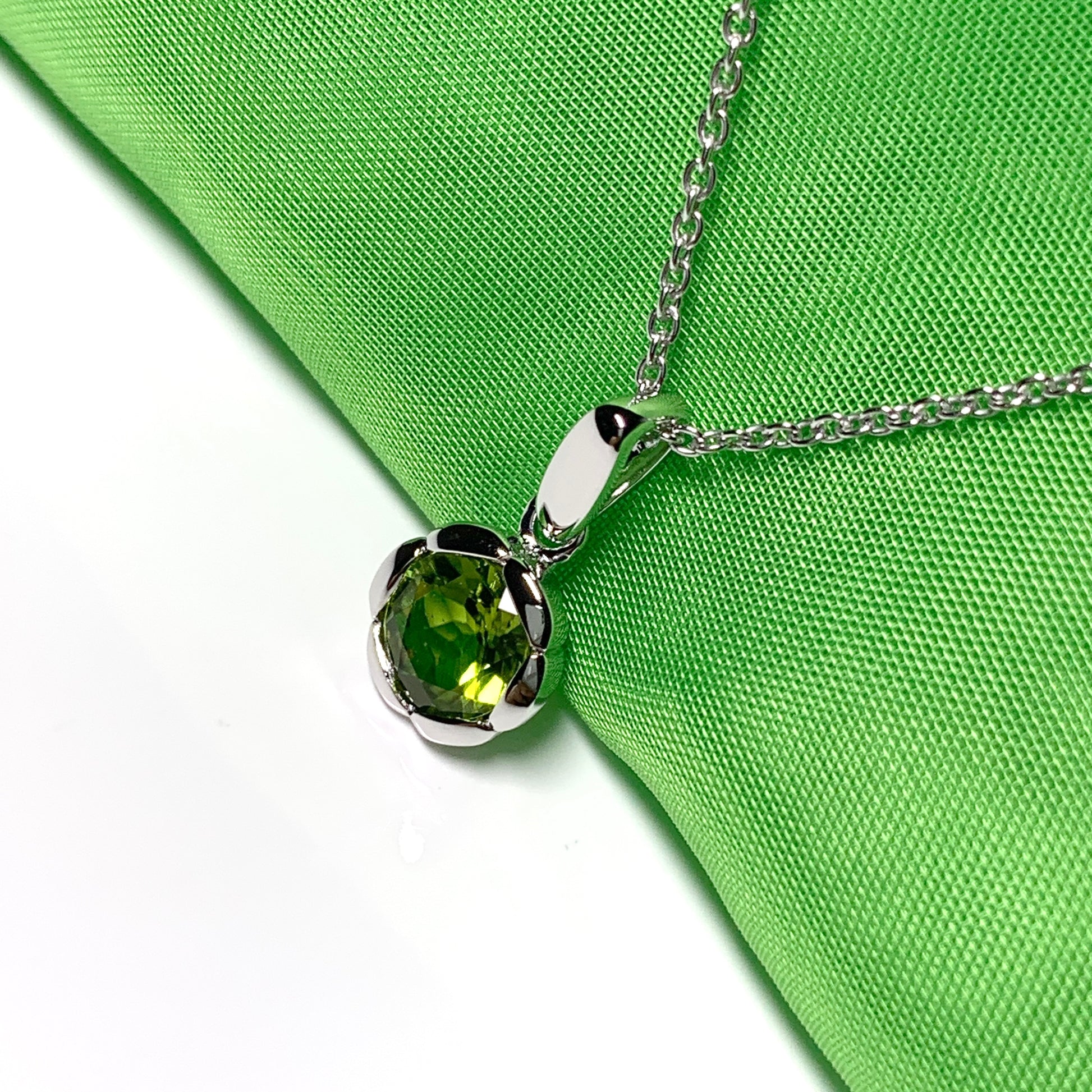 Real green peridot necklace fancy flower edged round