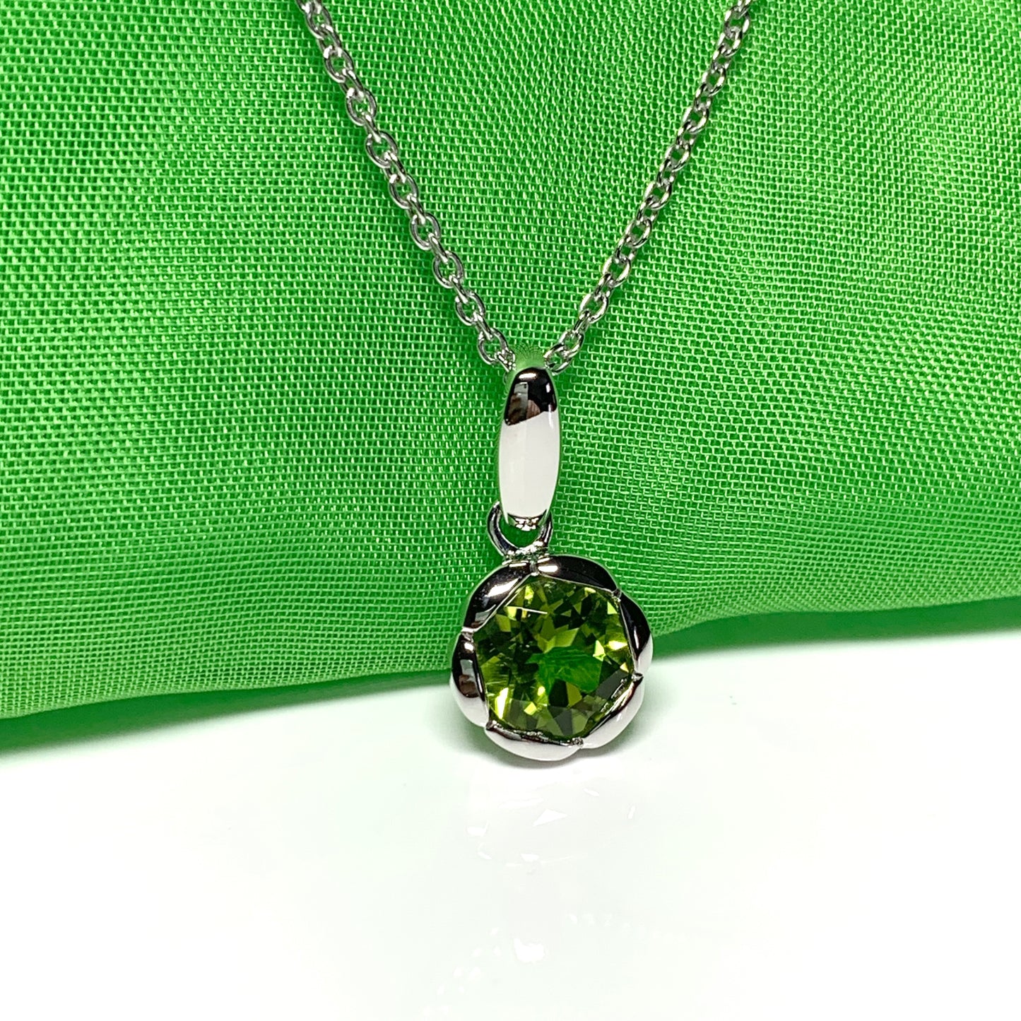 Real green peridot necklace fancy flower edged round