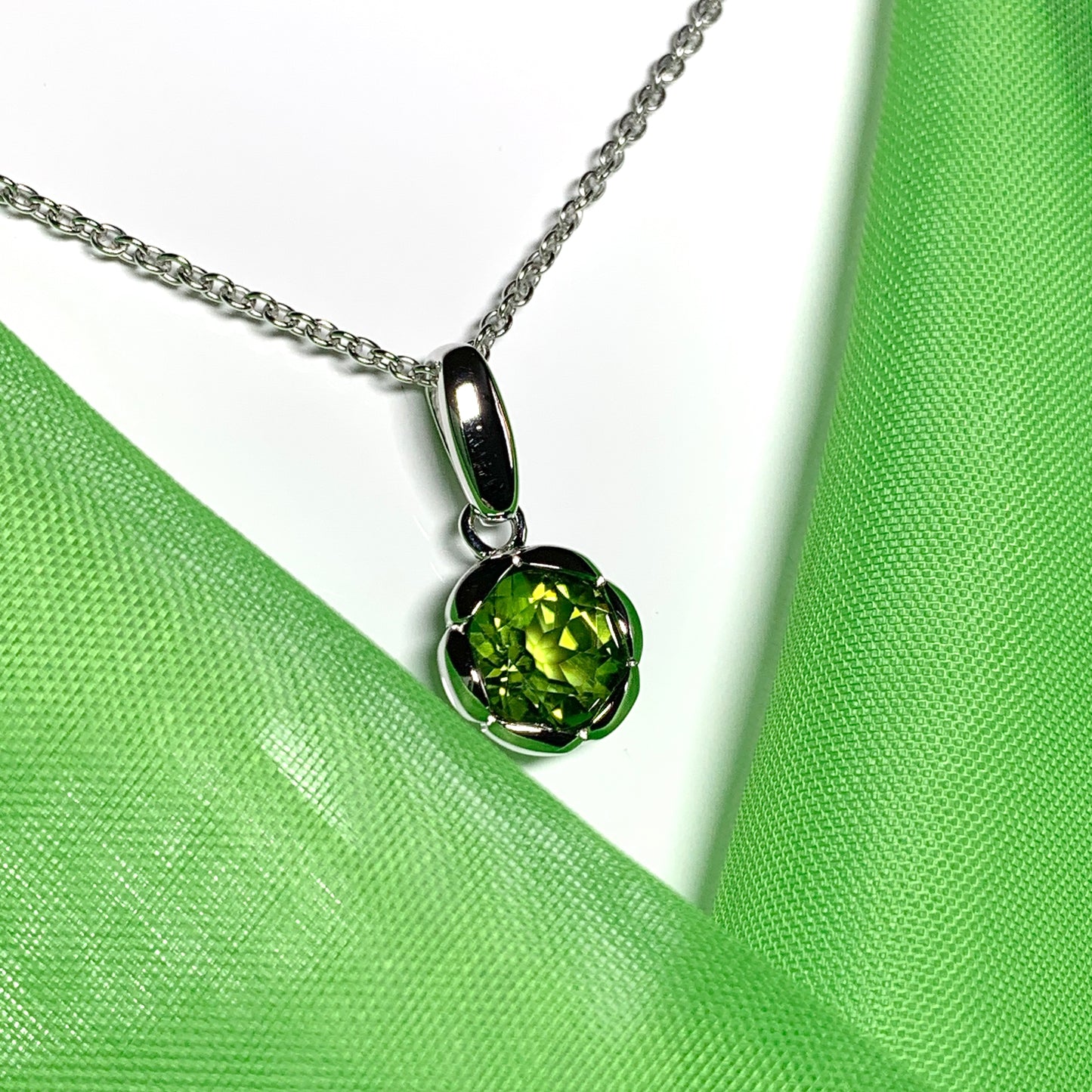 Real green peridot necklace fancy flower edged round