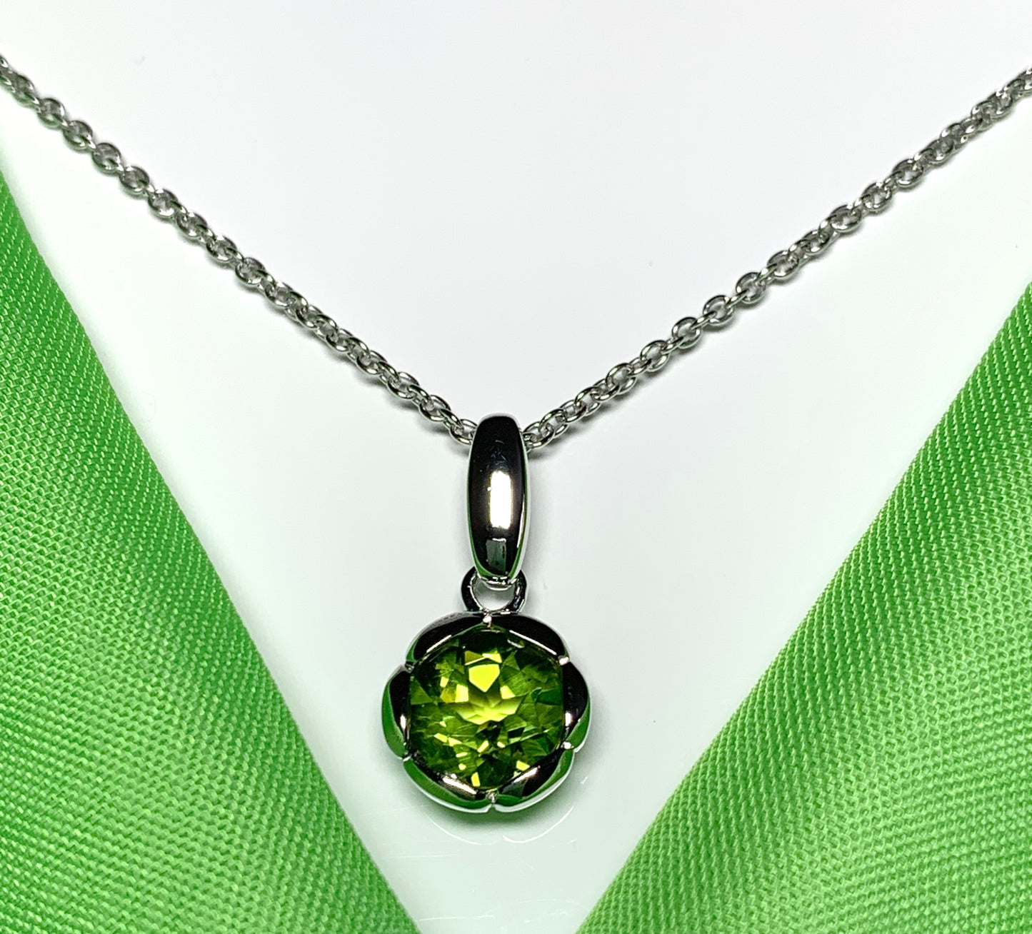 Real green peridot necklace fancy flower edged round