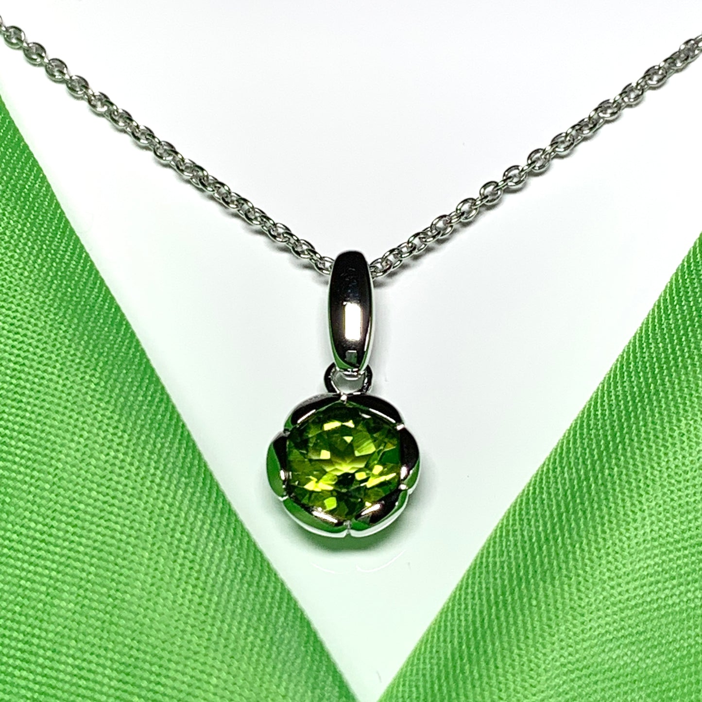 Real green peridot necklace fancy flower edged round