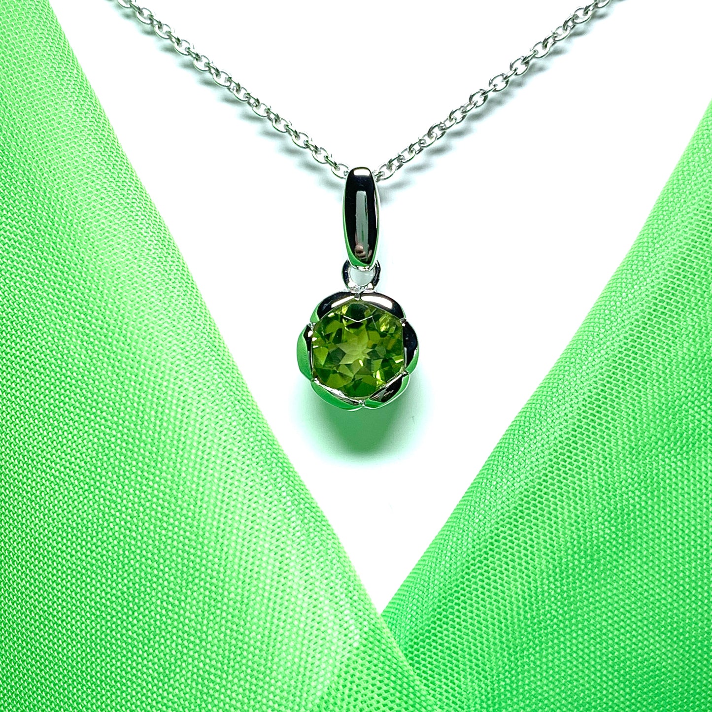 Real green peridot necklace fancy flower edged round