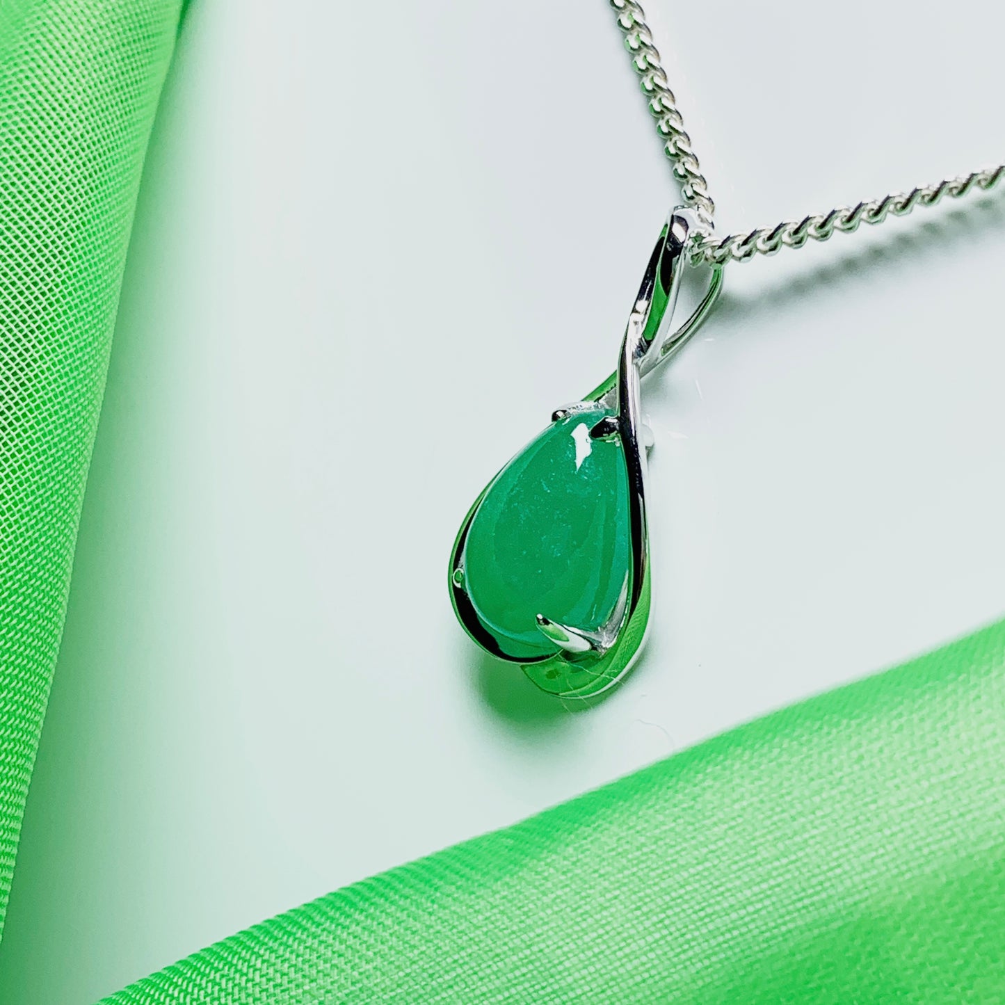 Real jade necklace green pear teardrop shaped pendant white gold