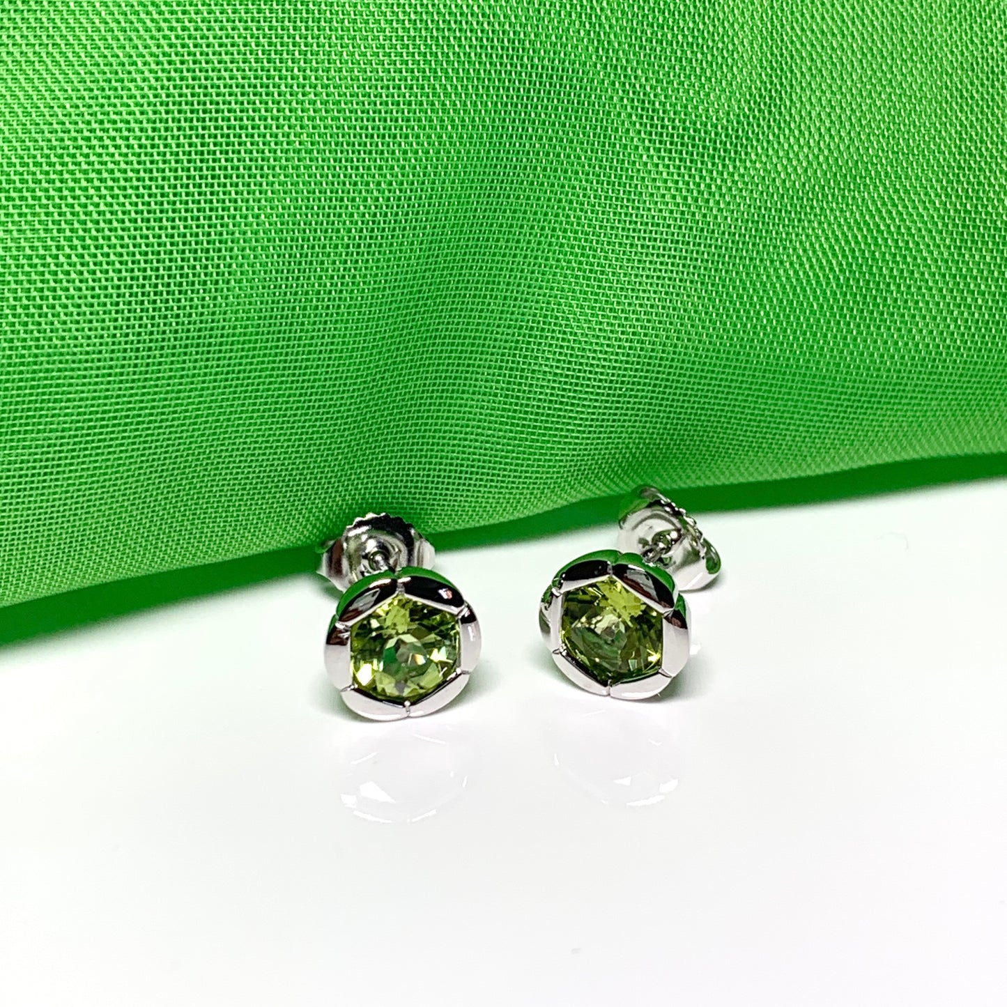 Real peridot stud earrings fancy flower edged round