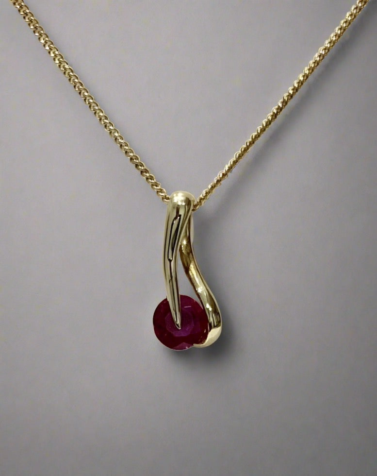 Real red ruby yellow gold fancy swirl shaped necklace