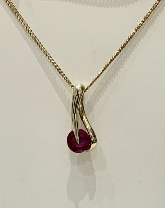 Real red ruby yellow gold fancy swirl shaped necklace