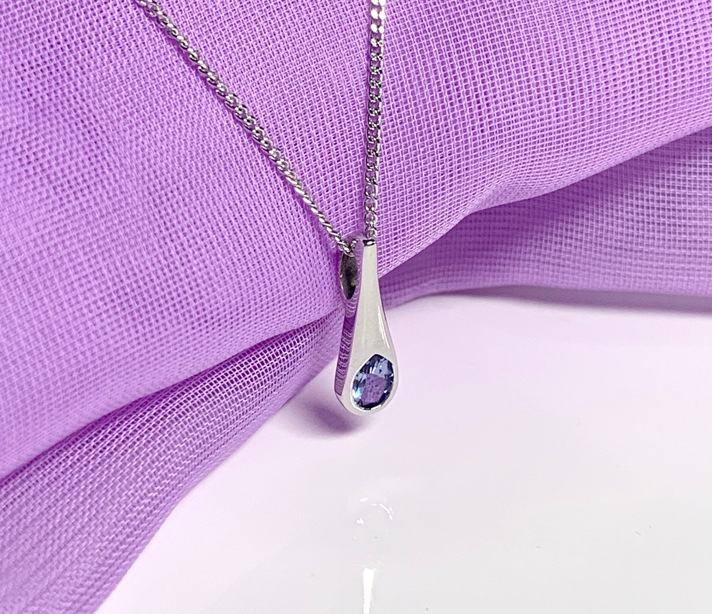 Real tanzanite white gold necklace rubbed over setting