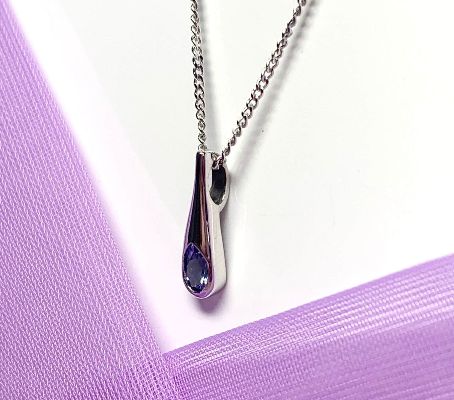 Real tanzanite white gold necklace rubbed over setting