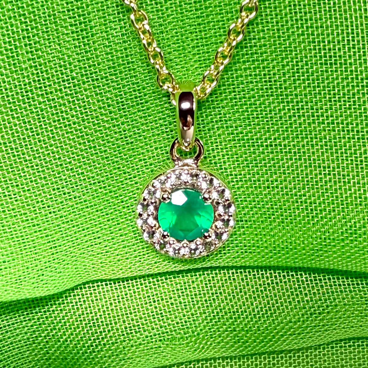 Round cluster round shaped necklace set with a real green agate stone sterling silver gilt including chain