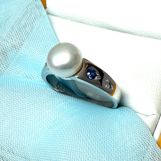 Round real cultured pearl and real sapphire  ring with open shoulders white gold