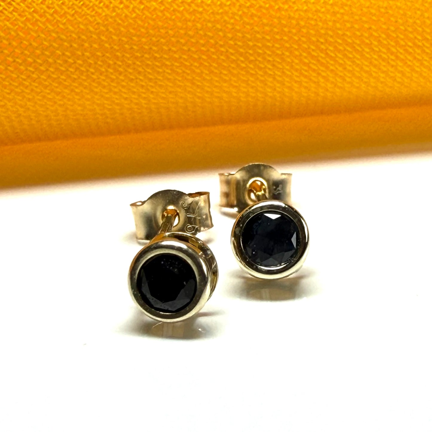 Round shaped small yellow gold real blue sapphire stud earrings 3 mm