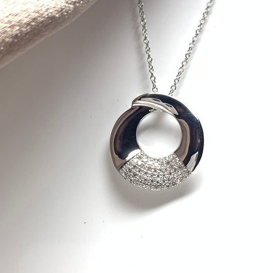 Round diamond sparkling necklace pendant