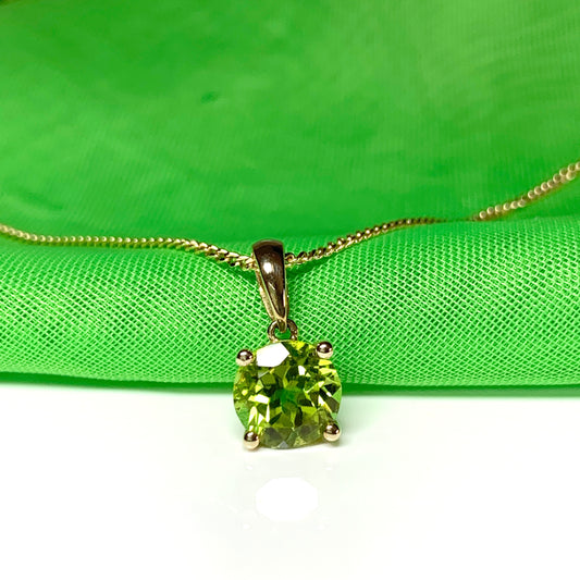Round peridot yellow gold necklace