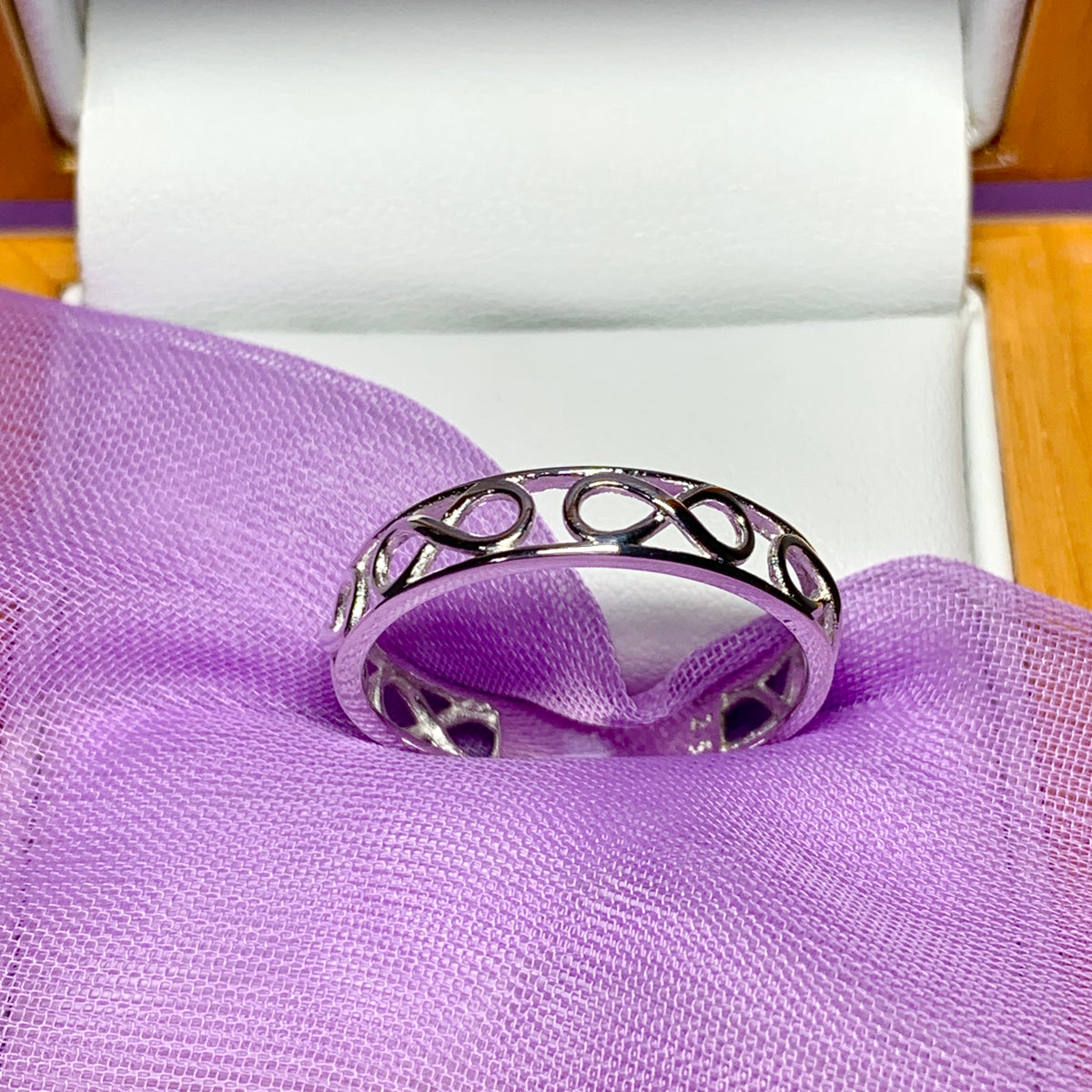 Sterling silver ladies infinity ring