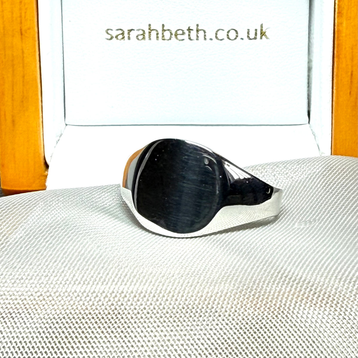 Silver men’s rounded square signet ring