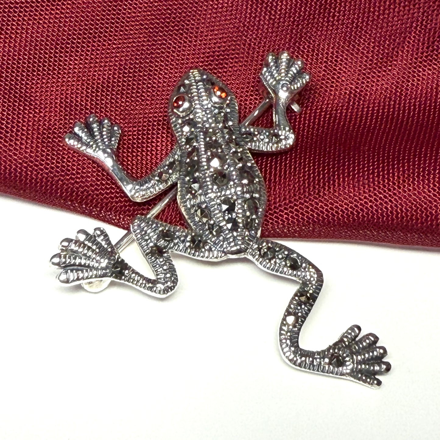 Sterling silver marcasite frog shaped brooch