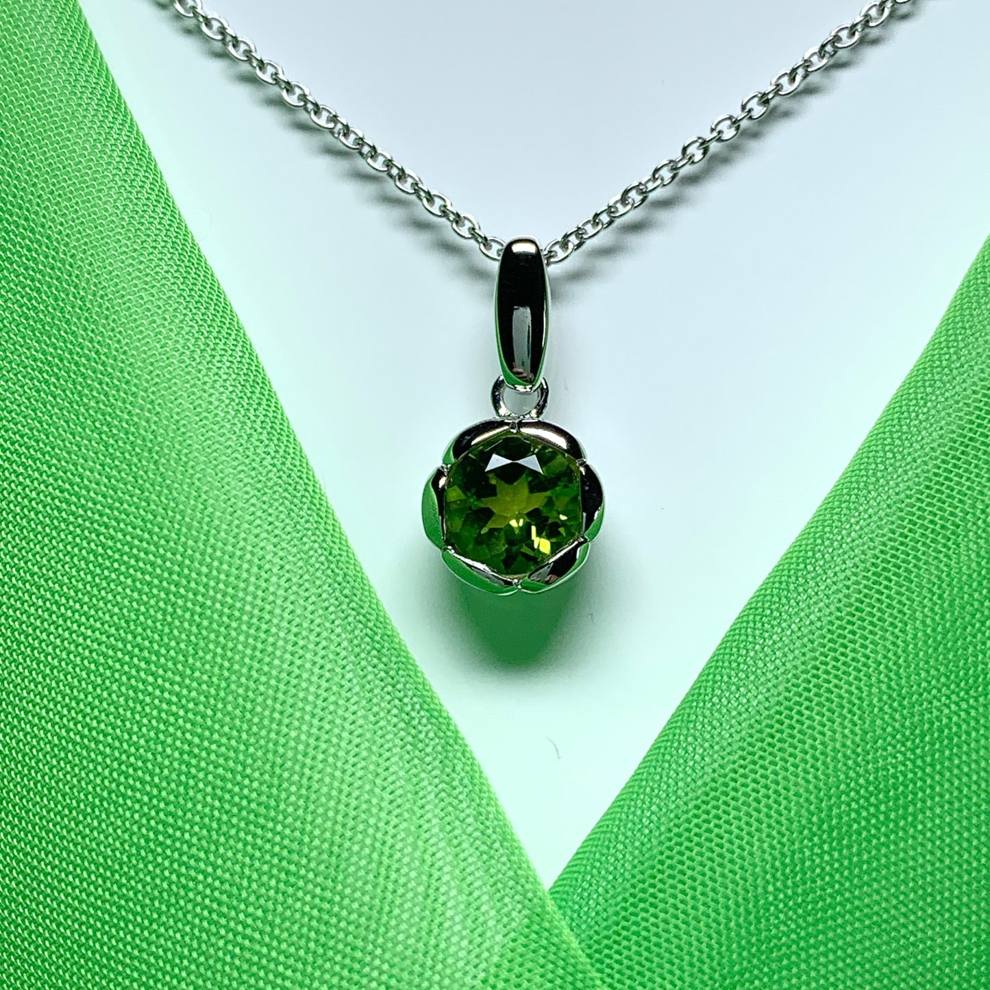 Real green peridot necklace fancy flower edged round