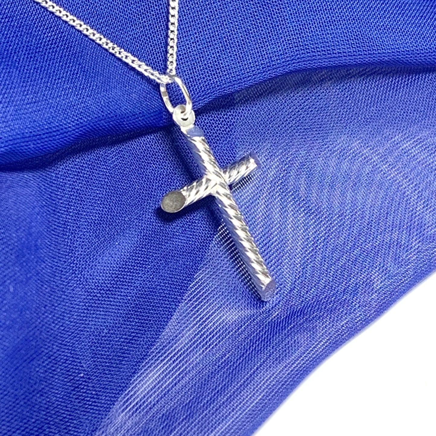 Solid diamond cut cross patterned sterling silver and chain