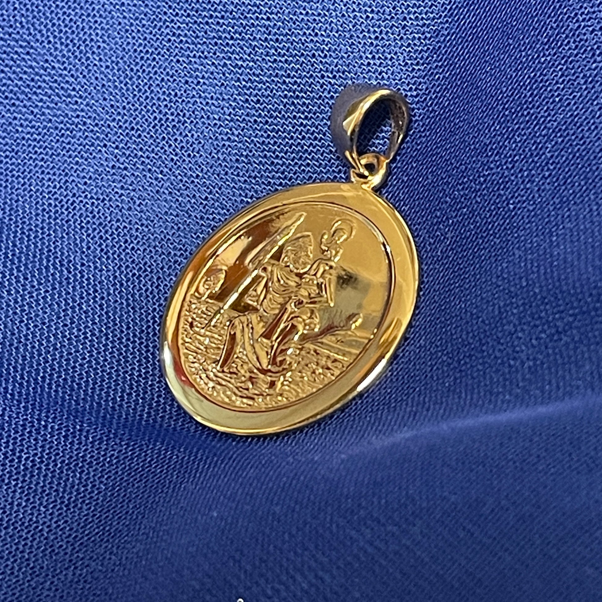 St. Christopher solid round 9 carat yellow gold 19 mm