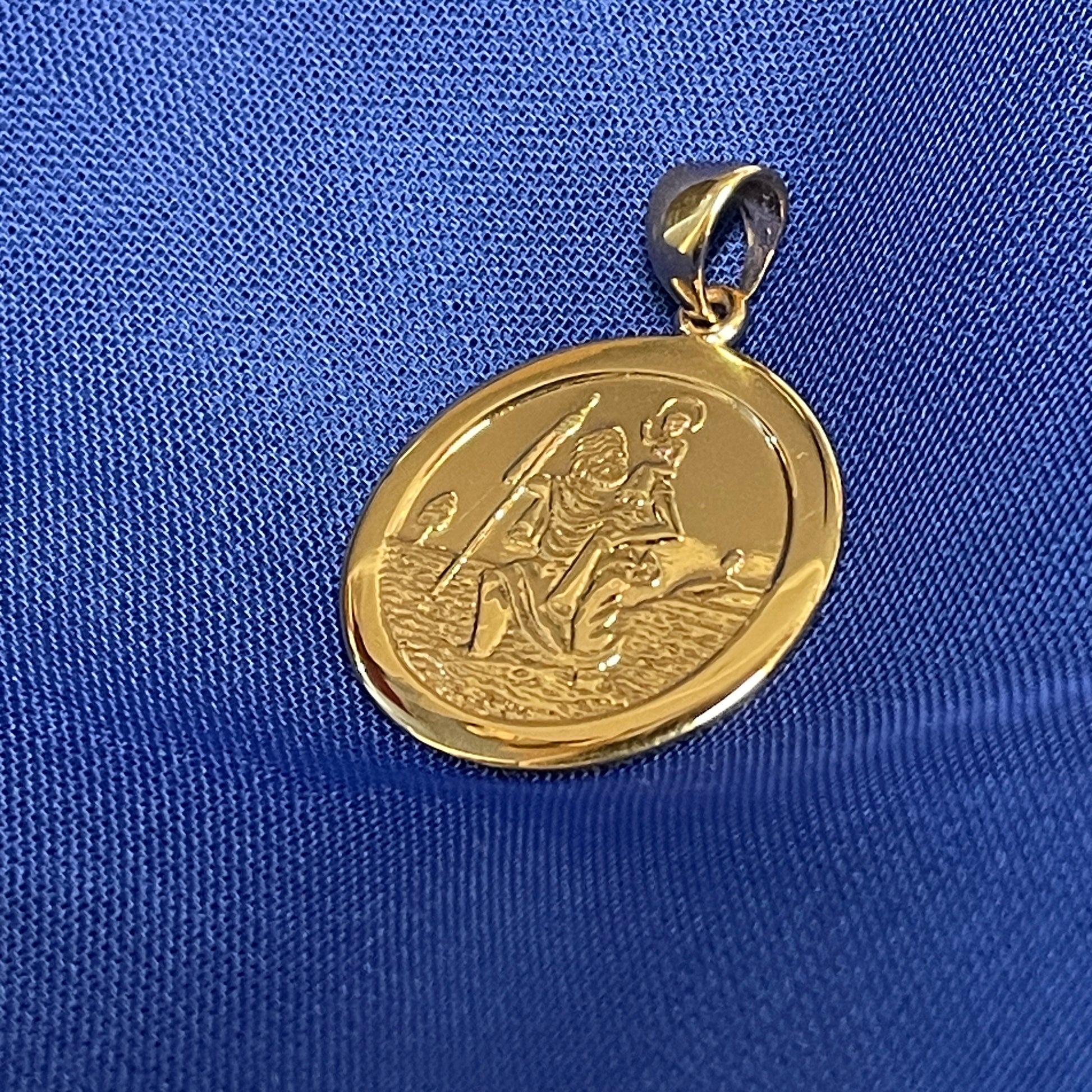 St. Christopher solid round 9 carat yellow gold 19 mm