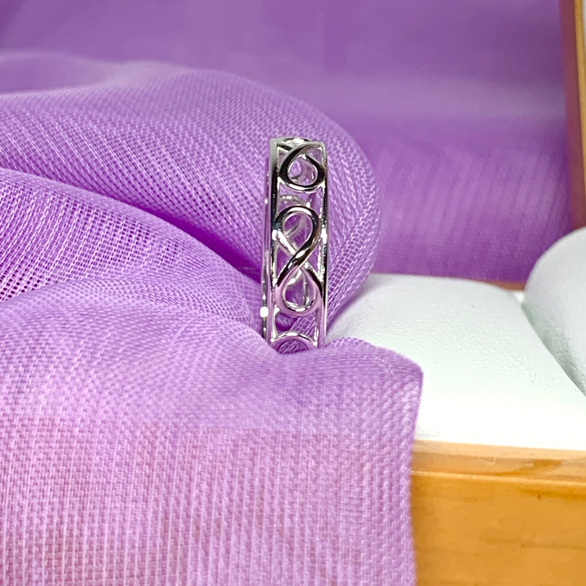 Sterling silver ladies infinity ring