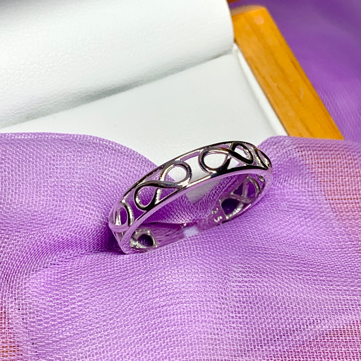 Sterling silver ladies infinity ring