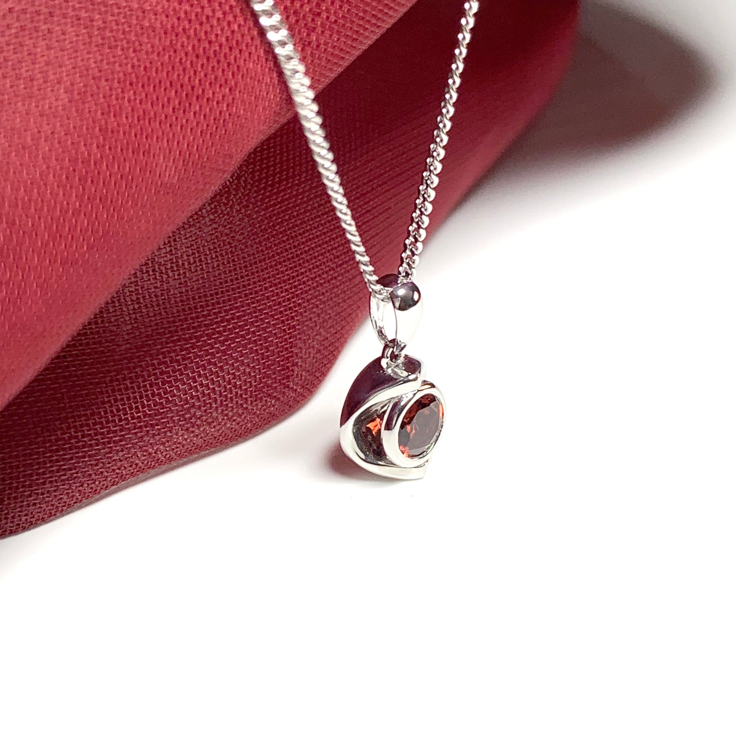 Round garnet sterling silver necklace