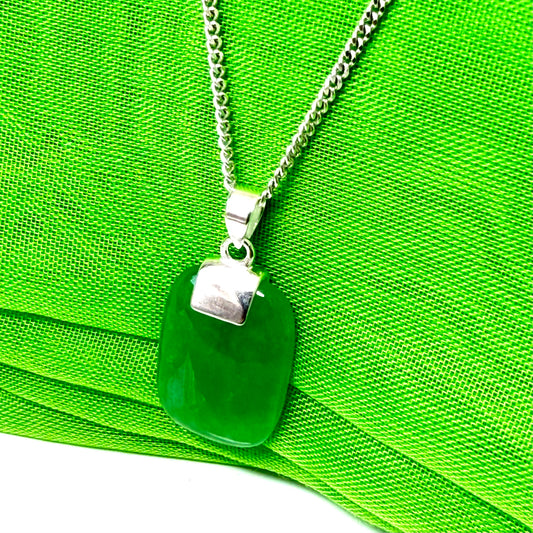 Stunning and beautiful cushion shaped real green jade necklace cushion shaped pendant