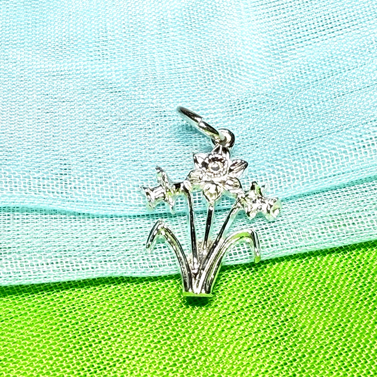 Daffodil Charm
Solid
Sterling Silver
Gift box included
This beautiful sterling silver Welsh daffodil shaped charm, is a perfect addition to a silver charm bracelet collection.
Alternatively it would look great worn around the neck on a silver chain together with other treasured pieces or simply on its own
Daffodil flowers are often given to a Mum as a sign of love, a perfect Mothers Day gift idea, or simply for no reason at all.
It is made up of three detailed daffodils on stems, and two leaves