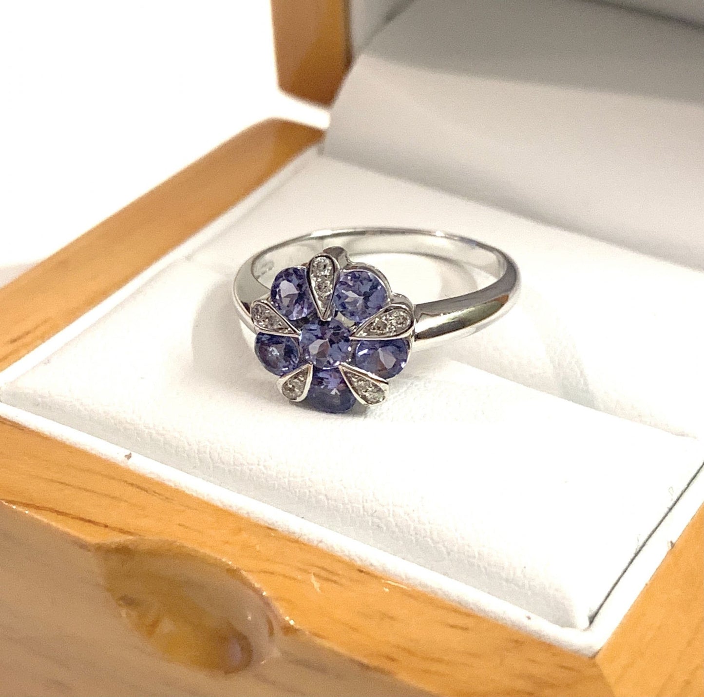 Real tanzanite and diamond ring fancy white gold cluster