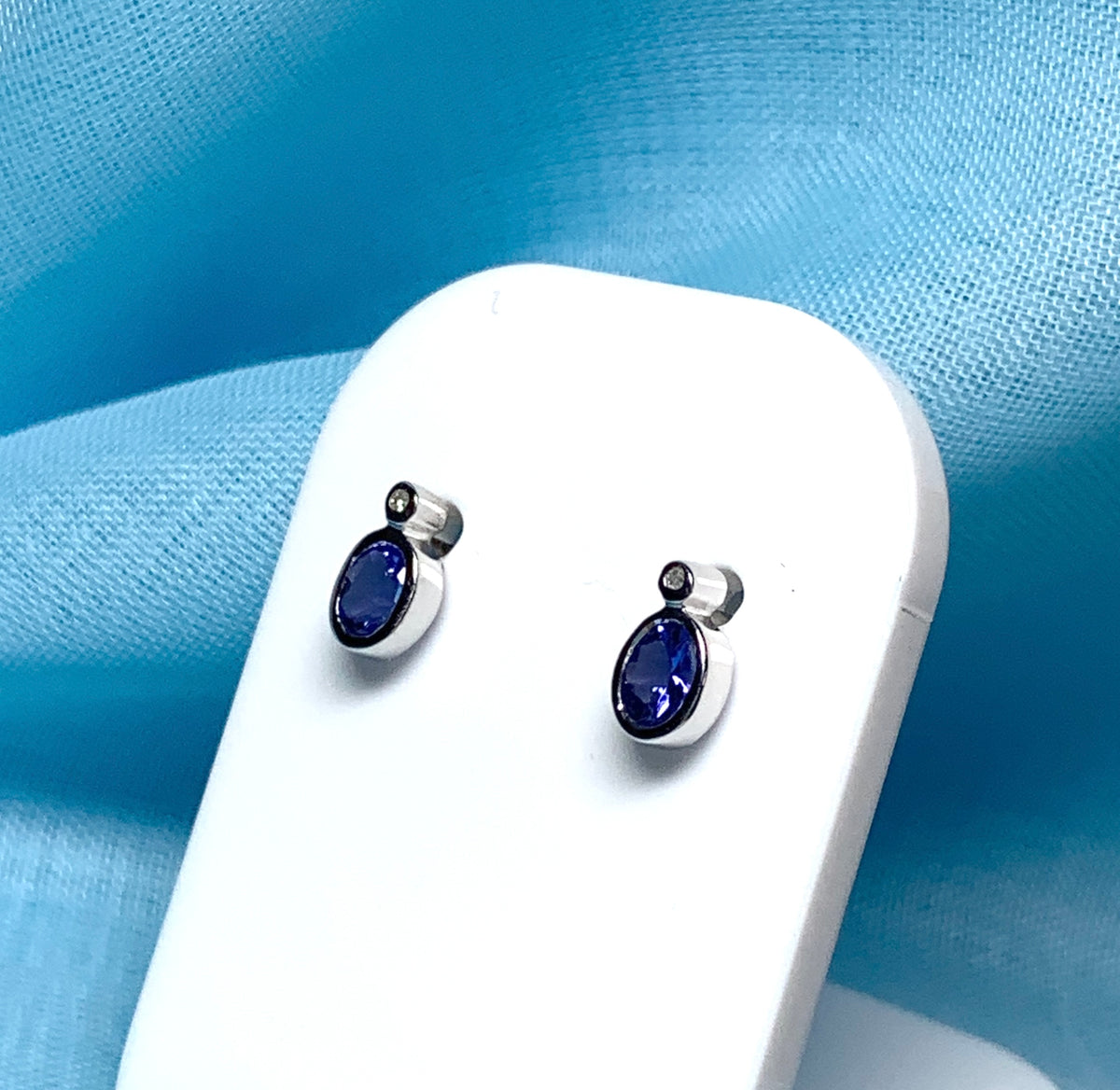 Real tanzanite and diamond white gold stud earrings