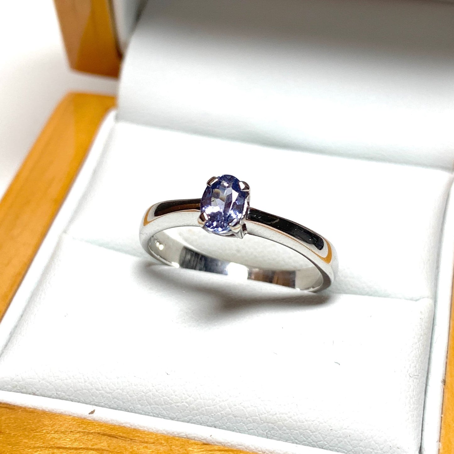 Tanzanite white gold oval ring