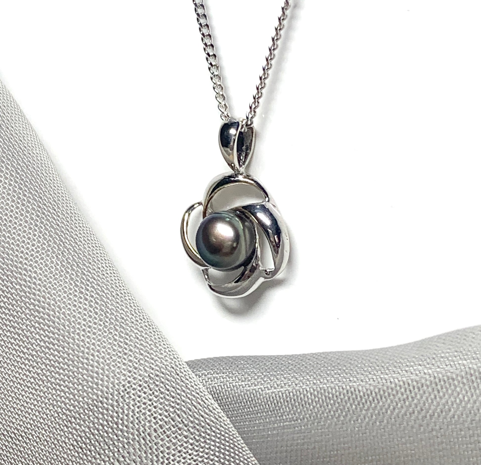 Black grey pearl necklace white gold pendant