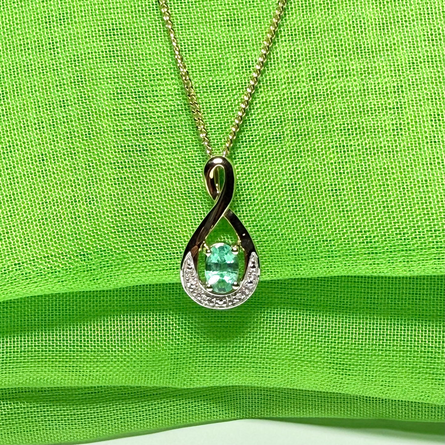 Yellow gold emerald and diamond necklace with chain