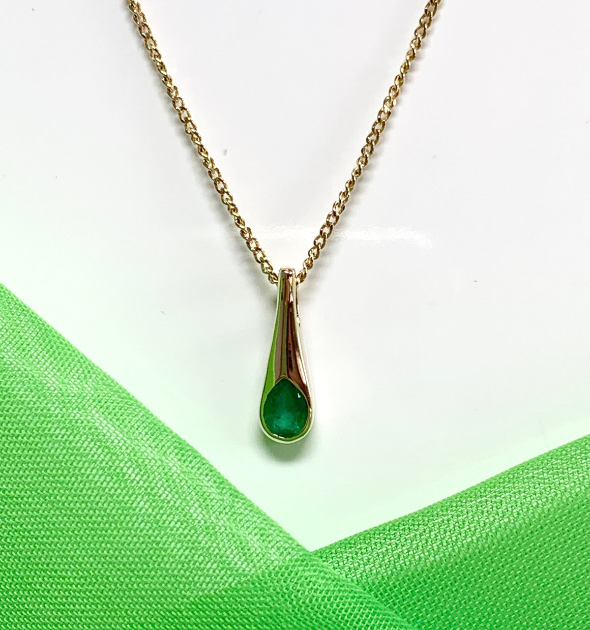 Yellow gold fancy real green emerald necklace pendant including chain