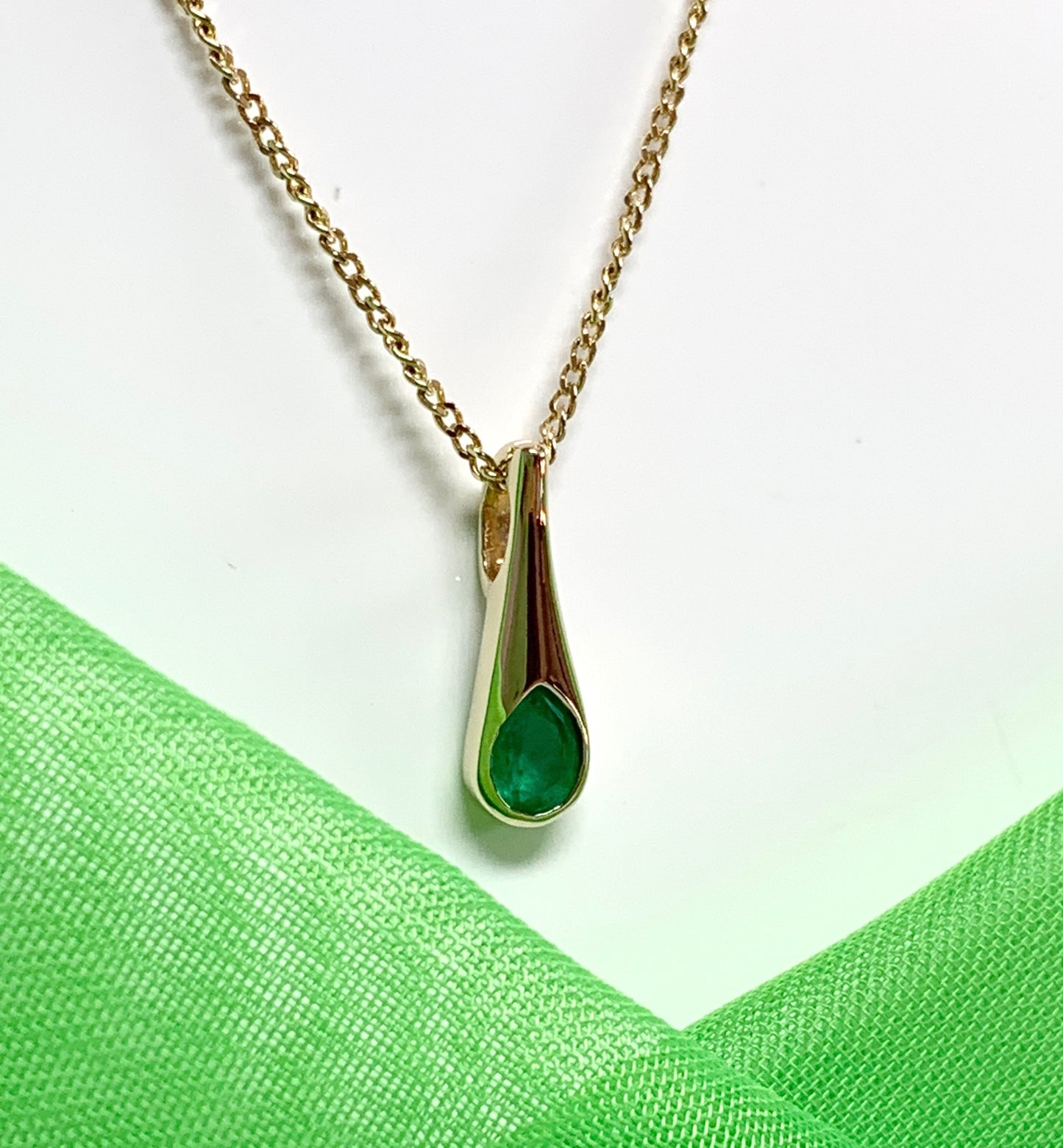 Yellow gold fancy real green emerald necklace pendant including chain