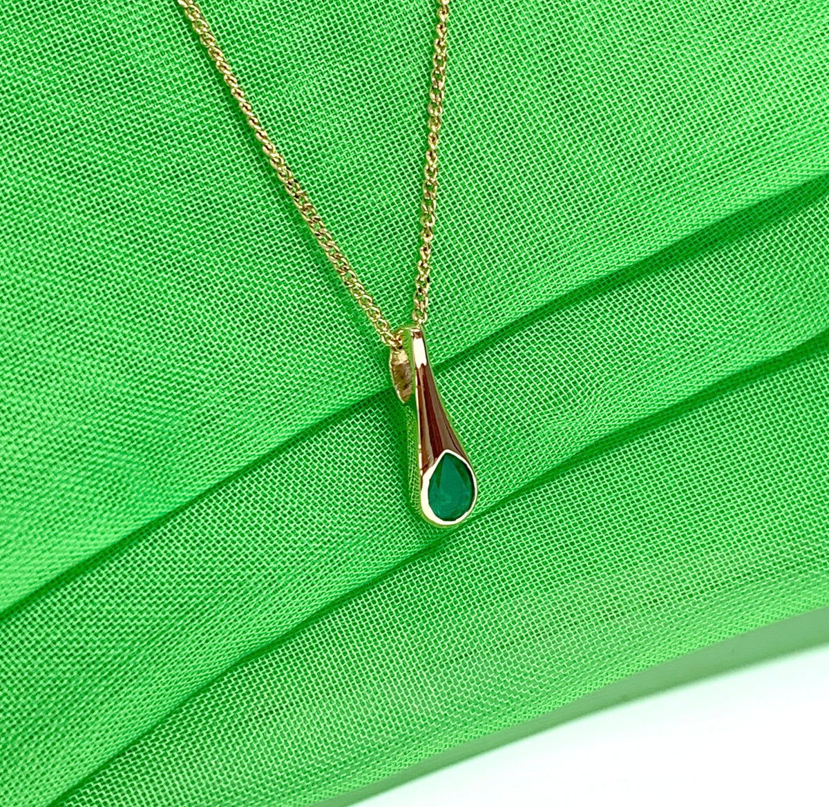 Yellow gold fancy real green emerald necklace pendant including chain