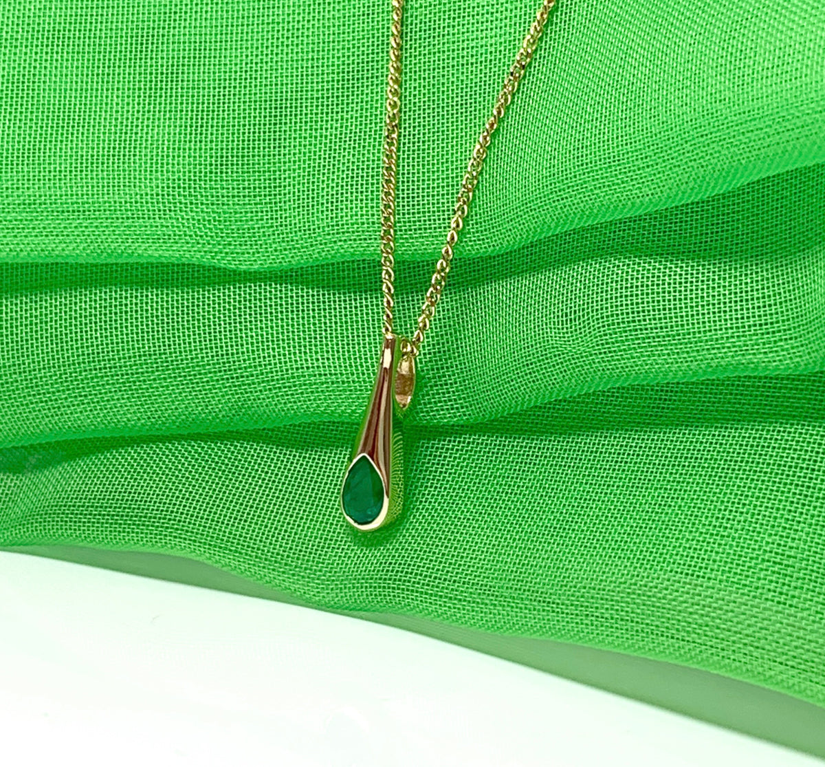 Yellow gold fancy real green emerald necklace pendant including chain
