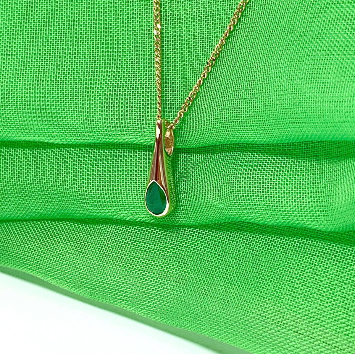 Yellow gold fancy real green emerald necklace pendant including chain
